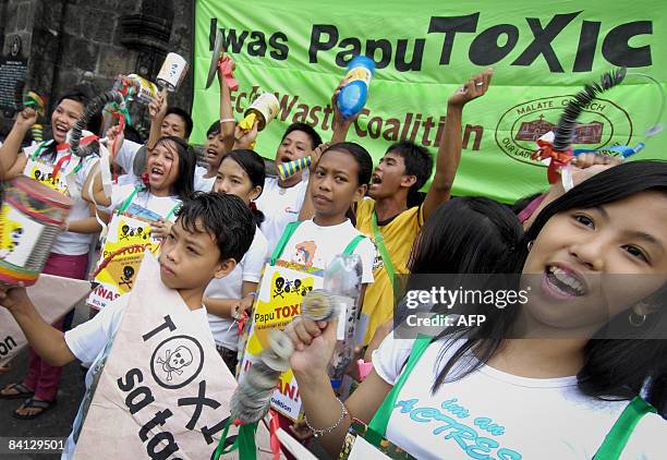Kids Causing Ruckus Kids Making Noise Photos and Premium High Res Pictures - Getty Images