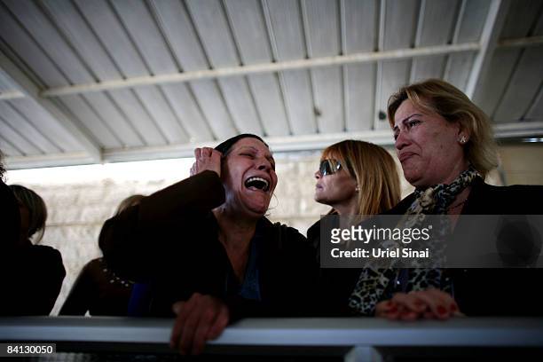 Israeli women mourn during the funeral of Beber Vaknin, who was killed by a Palestinian rocket, on December 28, 2008 in southern city of Netivot,...