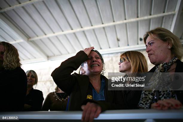 Israeli women mourn during the funeral of Beber Vaknin, who was killed by a Palestinian rocket, on December 28, 2008 in southern city of Netivot,...