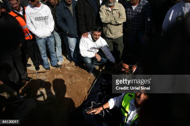 Israelis mourn as they carry the body of Beber Vaknin who was killed by a Palestinian rocket, to his grave, December 28, 2008 in the southern city of...