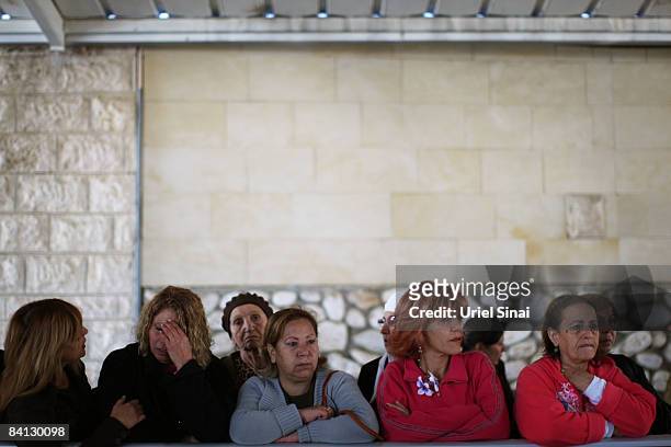Israeli women mourn during the funeral of Beber Vaknin who was killed by a Palestinian rocket, December 28, 2008 in the southern city of Netivot,...