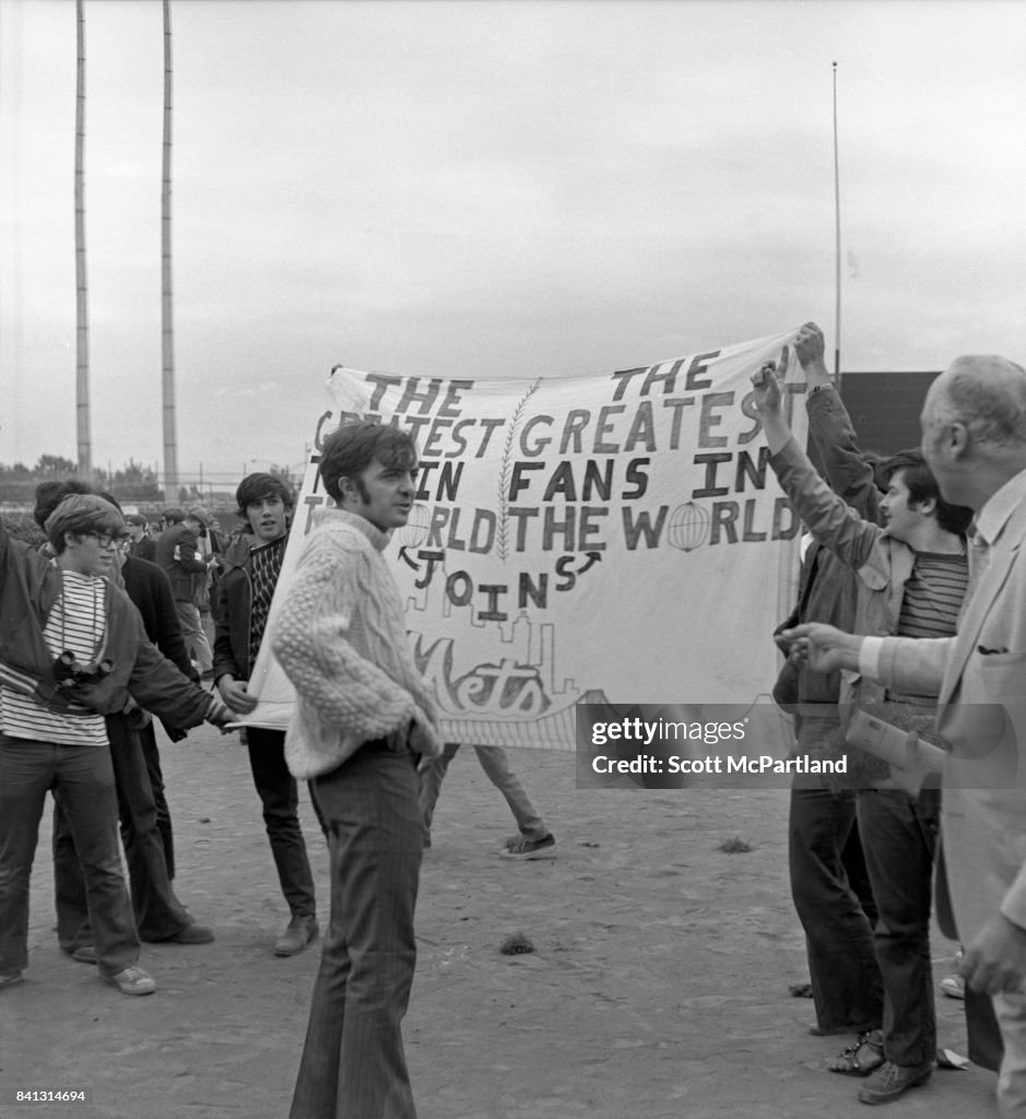 NY Mets Win 1969 World Series - Fans Celebrating On The Field At Shea