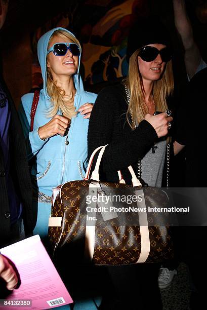 Paris Hilton and Nicky Hilton arrive at Tullamarine International Arport on December 29, 2008 in Melbourne, Australia.