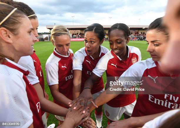Alex Scott, flanked by Jordan Nobbs and Danielle Carter, of Arsenal gives some motivational words before the match between Arsenal Women and Everton...