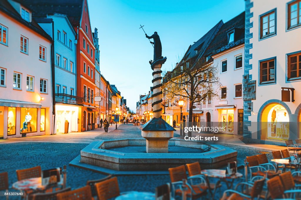 Nachtleben in der Altstadt Füssen, Bayern, Deutschland