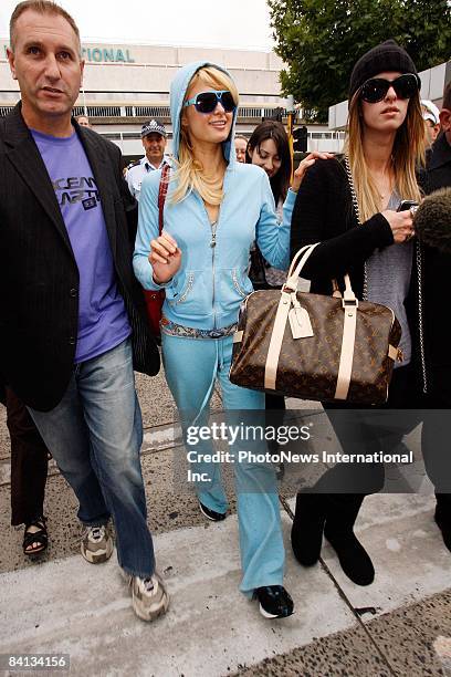 Paris Hilton and sister Nicky Hilton arrive at Melbourne International Airport on December 29, 2008 in Melbourne, Australia.