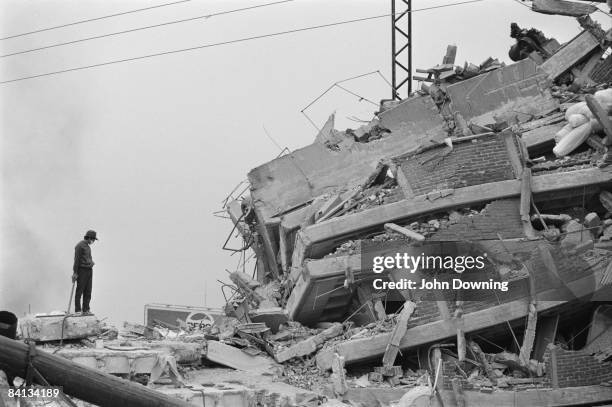 The aftermath of an earthquake in Mexico City, 26th September 1985. The quake struck the city on the morning of the 19th September.