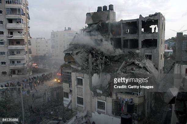 Palestinians inspect the destroyed home of a Hamas military leader after an Israeli missile strike on December 29, 2008 in Beit Lahia, Gaza Strip....