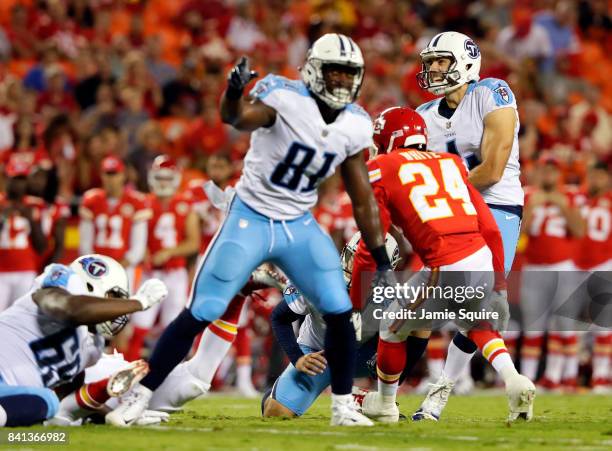 Kicker Ryan Succop of the Tennessee Titans kicks a field goal during the 1st half of the game against the Kansas City Chiefs at Arrowhead Stadium on...