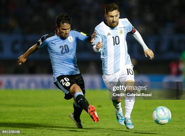 Lionel Messi of Argentina fights for the ball with Alvaro Gonzalez of Uruguay during a match between Uruguay and Argentina as part of FIFA 2018 World...