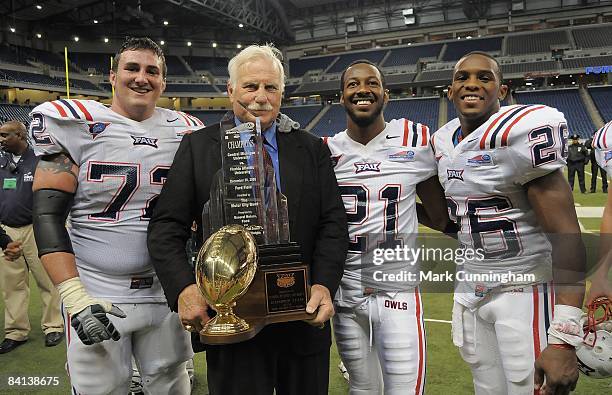 David Matlock, Head coach Howard Schnellenberger, Erick McIntosh, and Corey Small of the Florida Atlantic University Owls pose for a photo with the...