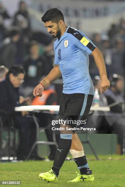 Luis Suarez of Uruguay reacts after being replaced during a match between Uruguay and Argentina as part of FIFA 2018 World Cup Qualifiers at...