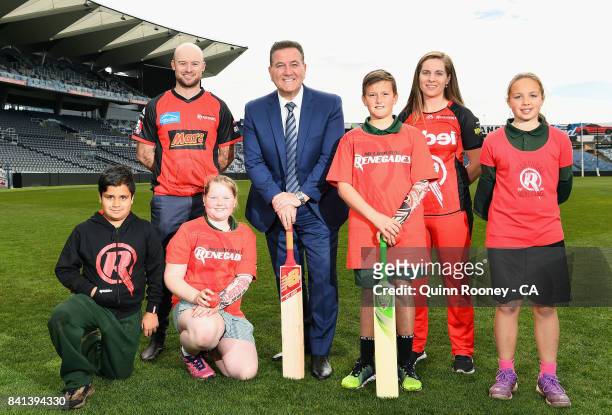 Tim Ludeman of the Renegades, Sports Minister John Eren and Sophie Molineux of the Renegades pose with school kids during a Melbourne Renegades Big...