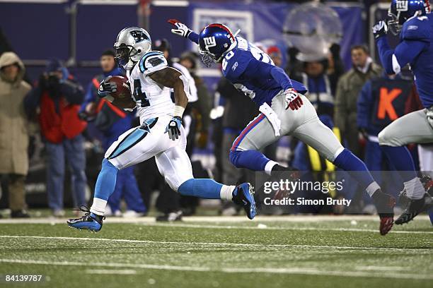 Carolina Panthers DeAngelo Williams in action vs New York Giants Michael Johnson . East Rutherford, NJ CREDIT: Simon Bruty