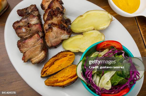 traditional chancho al cilindro peruvian food - chancho stockfoto's en -beelden