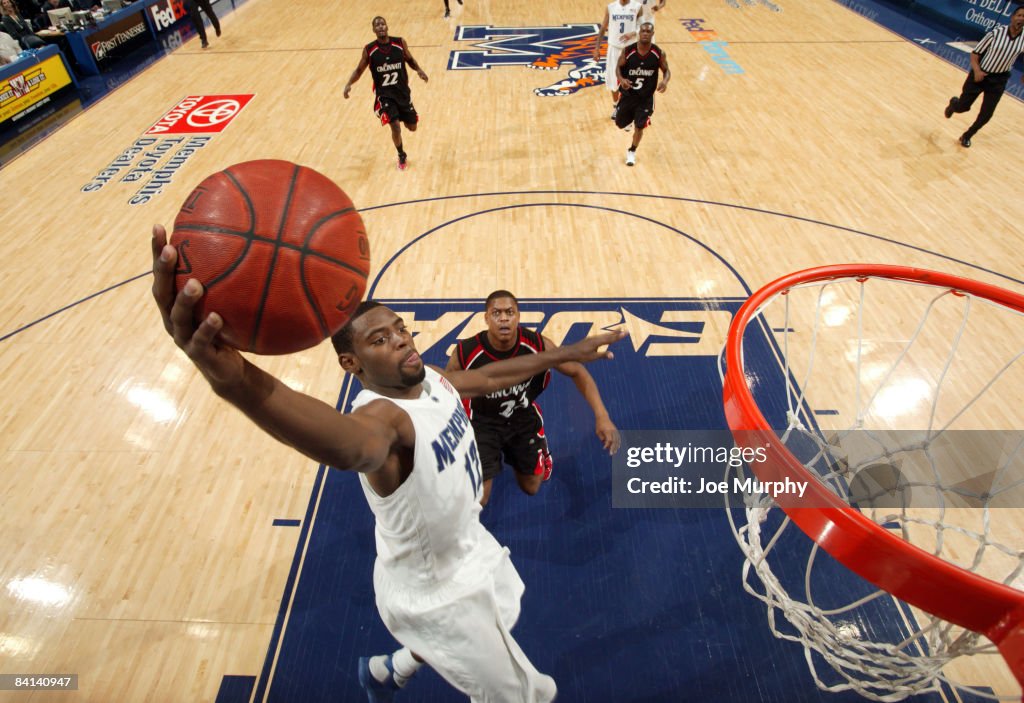 Cincinnati v Memphis