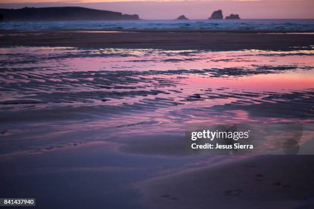 sunset in parque natural dunas de liencres - sierra de cantabria imagens e fotografias de stock