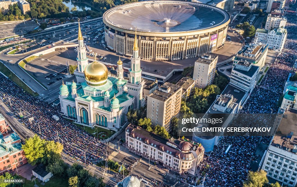 TOPSHOT-RUSSIA-RELIGION-ISLAM-EID