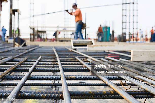 ironworker prepping rebar for poued concrete floor - built structure foto e immagini stock