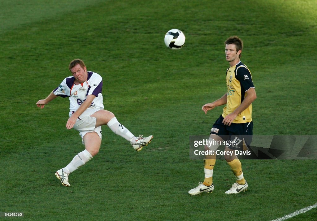 A-League Rd 18 - Mariners v Glory