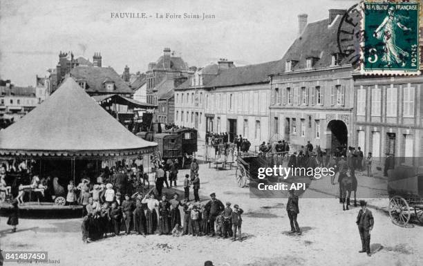 Carte postale illustrée par une photographie de la Foire Saint-Jean de Fauville, en France.