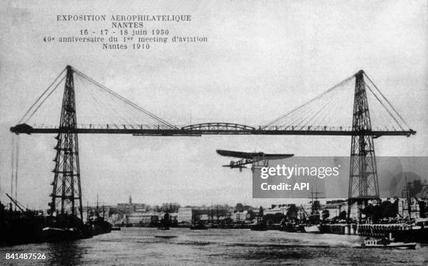 Carte postale illustrée par la photographie du 40ème anniversaire du 1er meeting d'aviation à Nantes lors de l'exposition aérophilatélique les 16, 17...