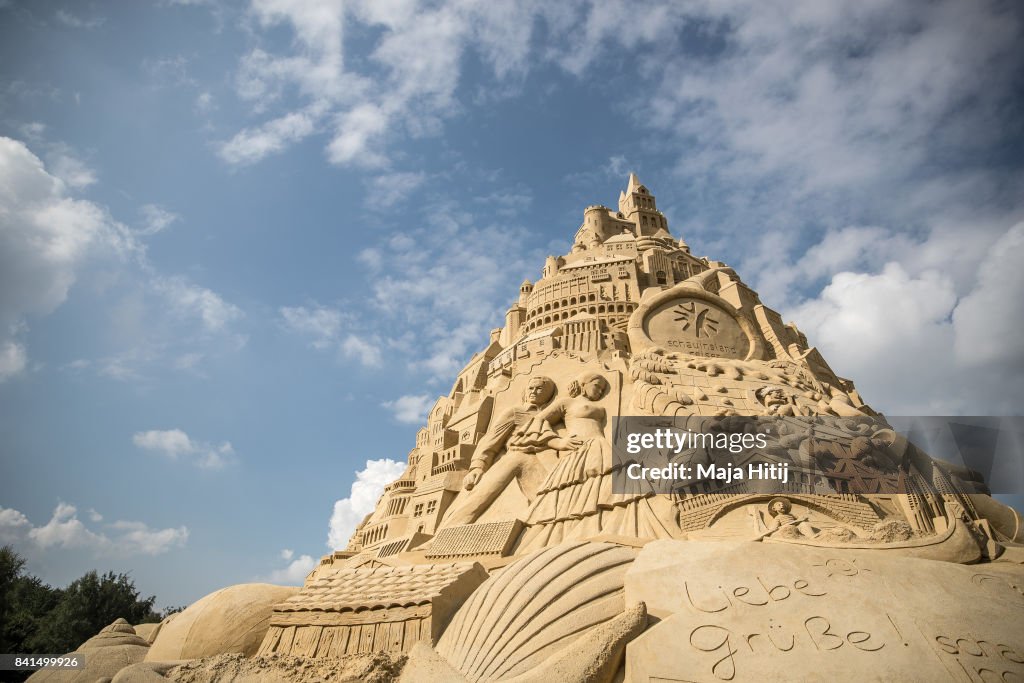 Sand Castle Builders Seek New World Record