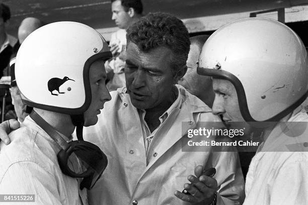 Chris Amon, Bruce McLaren, Carroll Shelby, 24 Hours of Le Mans, Le Mans, 19 June 1966. Carroll Shelby managed the victorious Ford Mk II of Bruce...