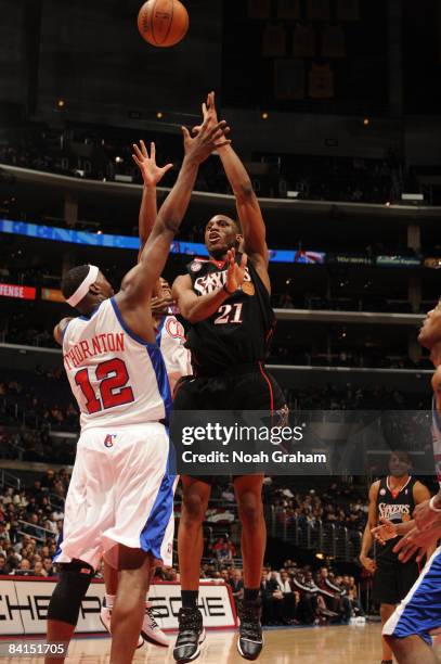 Thaddeus Young of the Philadelphia 76ers puts up a shot over Al Thornton of the Los Angeles Clippers at Staples Center on December 31, 2008 in Los...