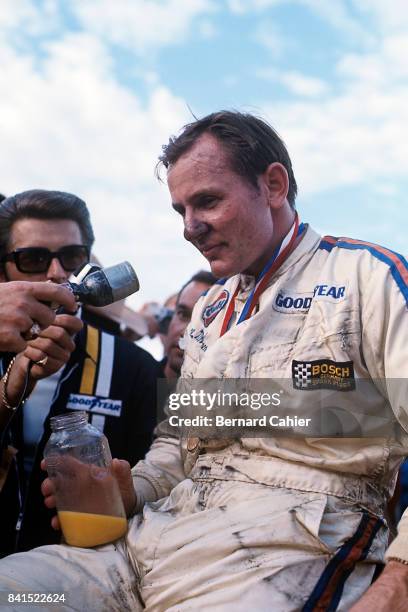 Bruce McLaren, Texas International Can-Am Round, Texas World Speedway, College Station, Texas, 09 November 1969. Bruce McLaren after his victory in...