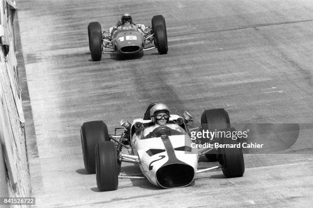 Bruce McLaren, McLaren-Ford M2B, Grand Prix of Monaco, Monaco, 22 May 1966. The first Formula One car built by Bruce McLaren, the McLaren-Ford M2B,...