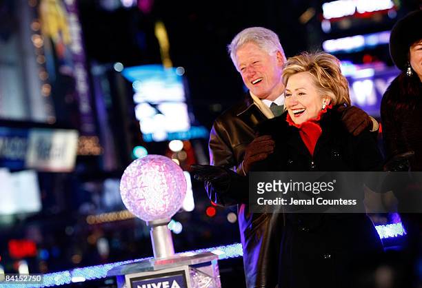 Former President William Jefferson Clinton and Secretary of State-elect Hillary Clinton celebrate the begining of the year 2009 during the ceremony...