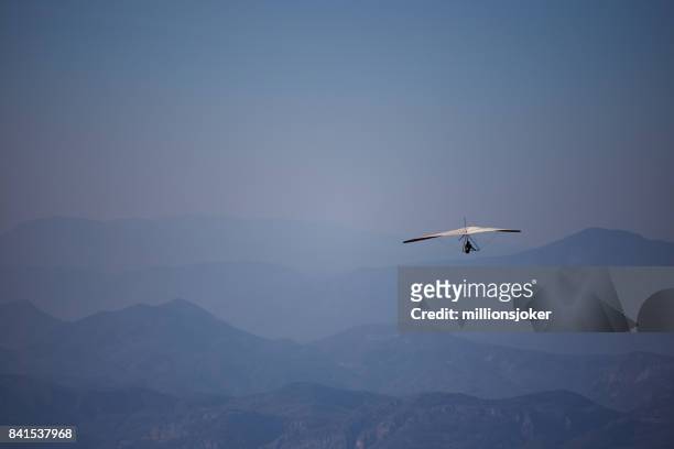 hang glider - hang glider stock pictures, royalty-free photos & images