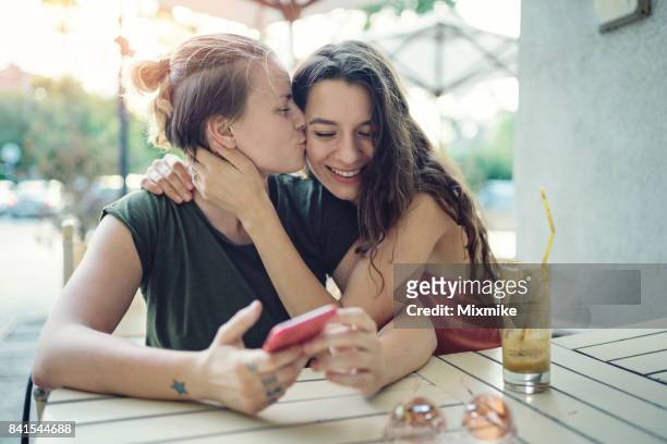 sharing some love - lésbica imagens e fotografias de stock