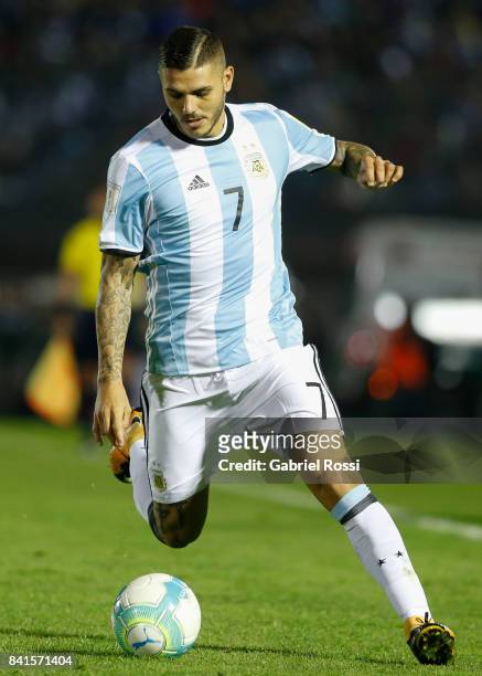 Mauro Icardi of Argentina drives the ball during a match between Uruguay and Argentina as part of FIFA 2018 World Cup Qualifiers at Centenario...