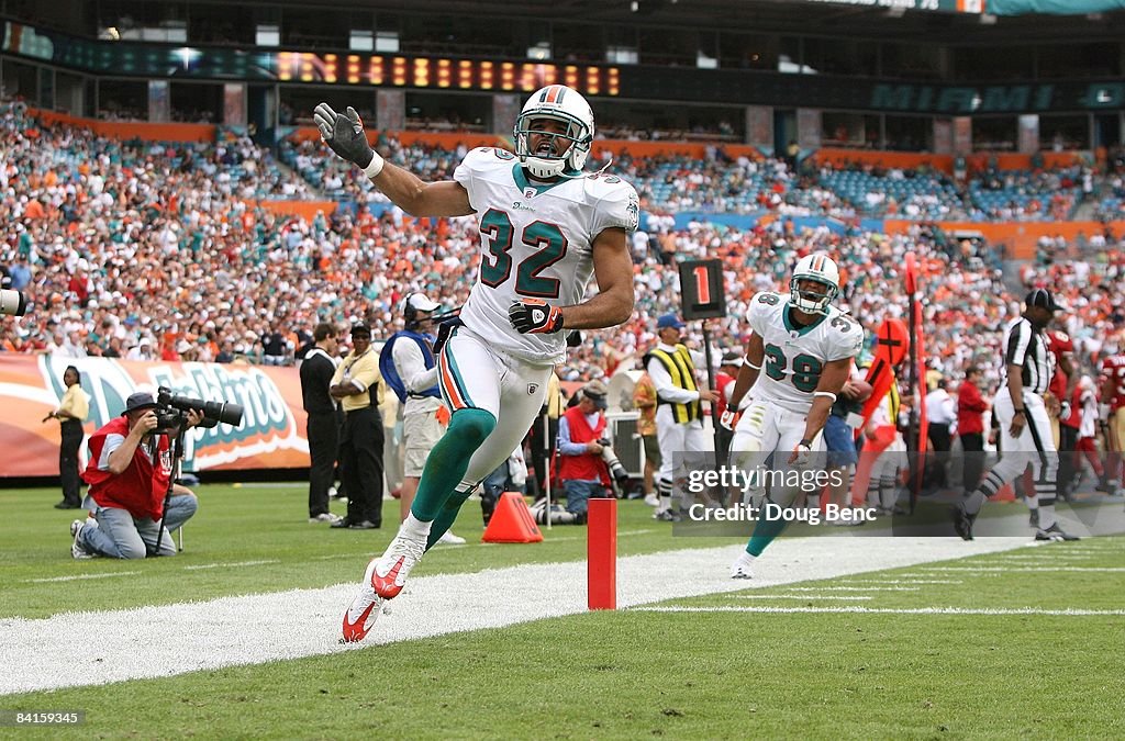 San Francisco 49ers v Miami Dolphins