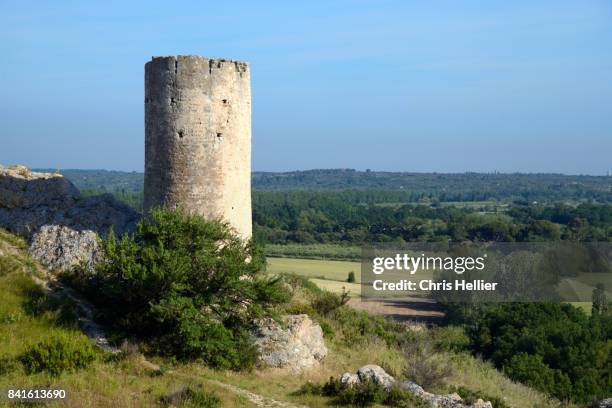 medieval tower le paradou les alpilles provence - bouches du rhone fotografías e imágenes de stock