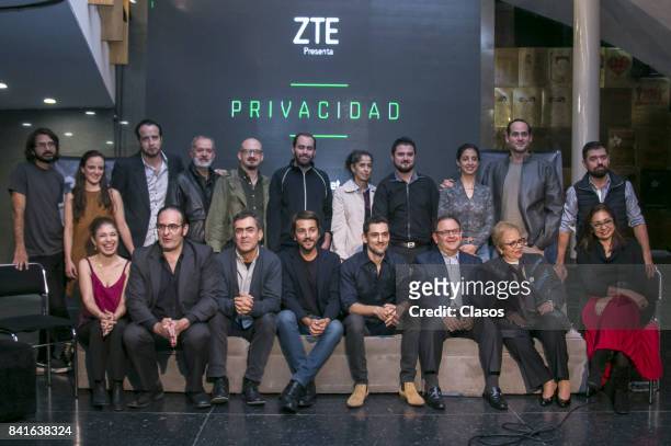 The cast poses during the 'Privacidad' play press conference at Insurgentes Theater on August 31, 2017 in Mexico City, Mexico.
