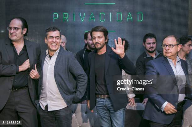 Mexican actor Diego Luna greets the media during the 'Privacidad' play press conference at Insurgentes Theater on August 31, 2017 in Mexico City,...