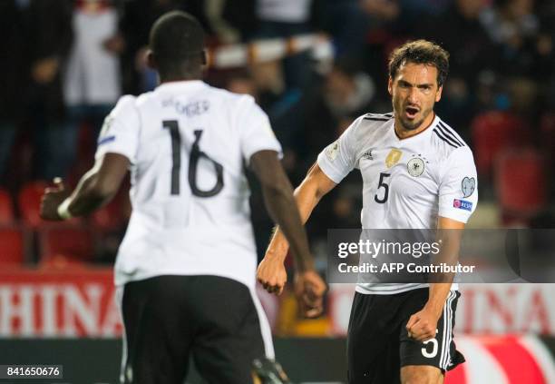 Germany's defender Mats Hummels celebrates scoring during the FIFA World Cup 2018 qualification football match between Czech Republic and Germany in...