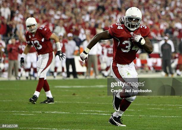Runningback Tim Hightower of the Arizona Cardinals carries the ball for a 4 yard rushing touchdown against the Atlanta Falcons during the third...