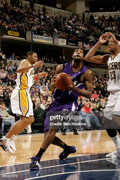 John Solmons of the Sacramento Kings drives past Danny Granger of the Indiana Pacers at Conseco Fieldhouse on January 3, 2009 in Indianapolis,...