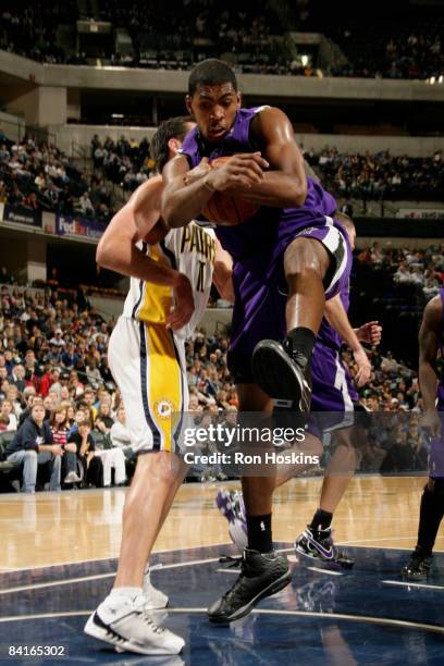 Jason Thompson of the Sacramento Kings rebounds over Jeff Foster of the Indiana Pacers at Conseco Fieldhouse on January 3, 2009 in Indianapolis,...