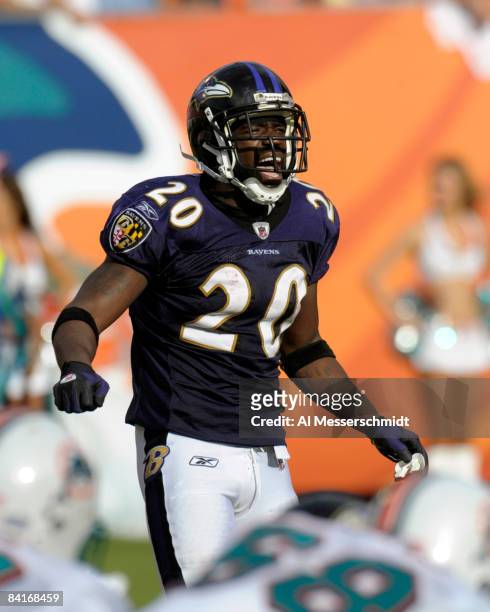 Safety Ed Reed of the Baltimore Ravens directs coverage against the Miami Dolphins during their AFC Wild Card Game at Dolphins Stadium on January 4,...
