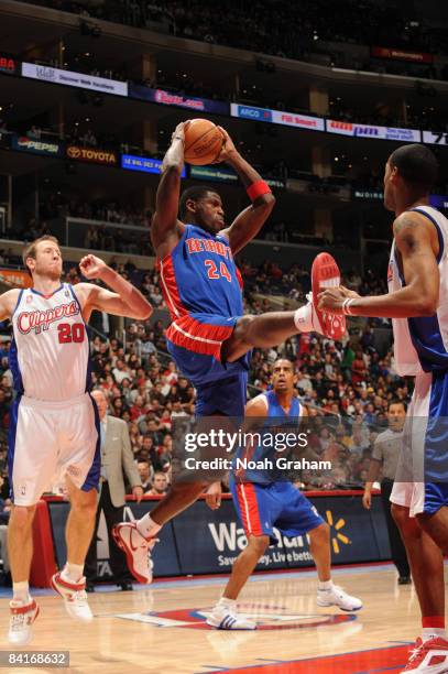 Antonio McDyess of the Detroit Pistons pulls down a rebound during a game against the Los Angeles Clippers at Staples Center on January 4, 2009 in...