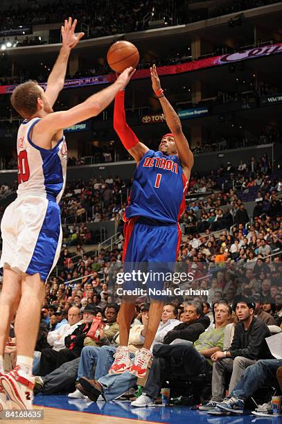 Allen Iverson of the Detroit Pistons shoots against Steve Novak of the Los Angeles Clippers at Staples Center on January 4, 2009 in Los Angeles,...