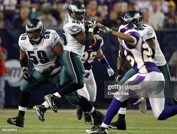 Brian Westbrook of the Philadelphia Eagles catches the ball and carries it 71 yards for the touchdown as teammate Nick Cole looks on during the NFC...