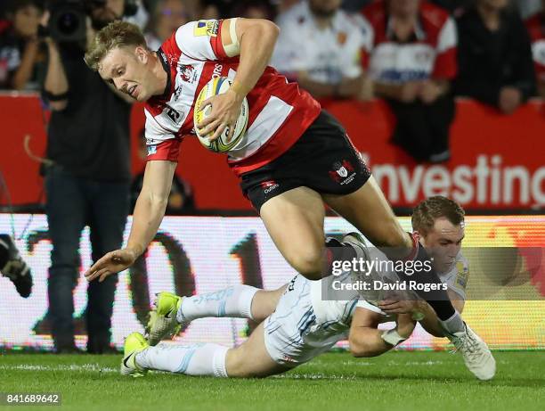 Ollie Thorley of Gloucester breaks with the ball during the Aviva Premiership match between Gloucester Rugby and Exeter Chiefs at Kingsholm Stadium...
