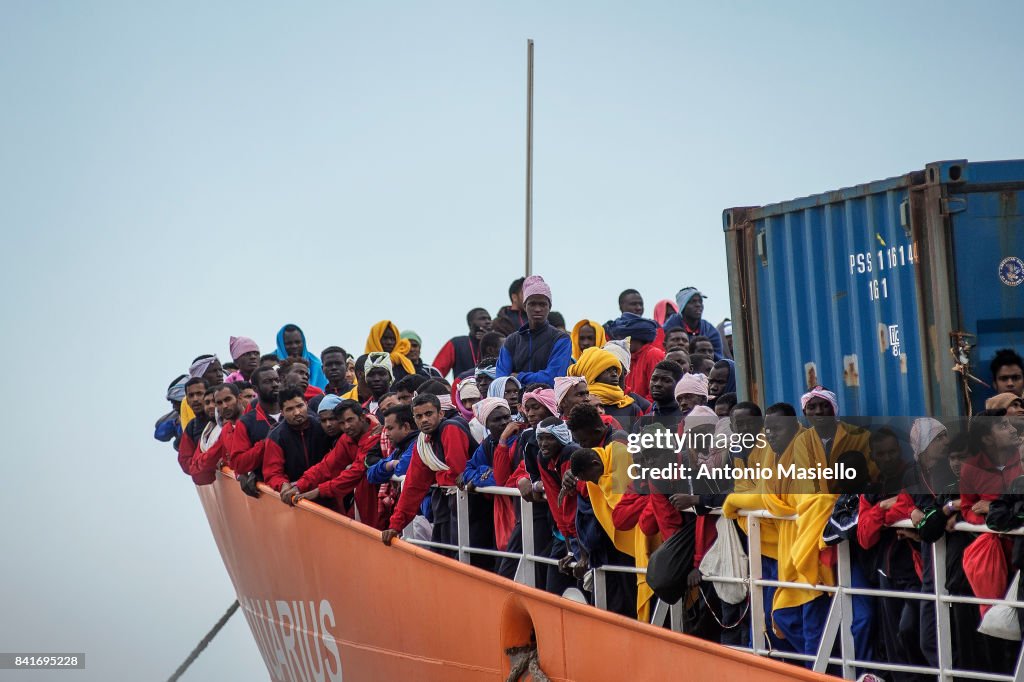 Migrants landing in Salerno