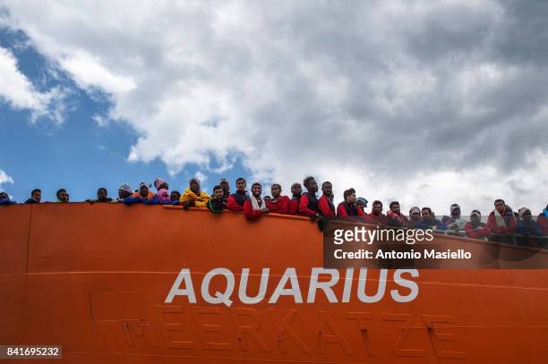 African migrants landing in the port of Salerno aboard the "Aquarius" ship of the Ngo "SOS Mediterranee" on May 26, 2017 in Salerno, Italy. On board...